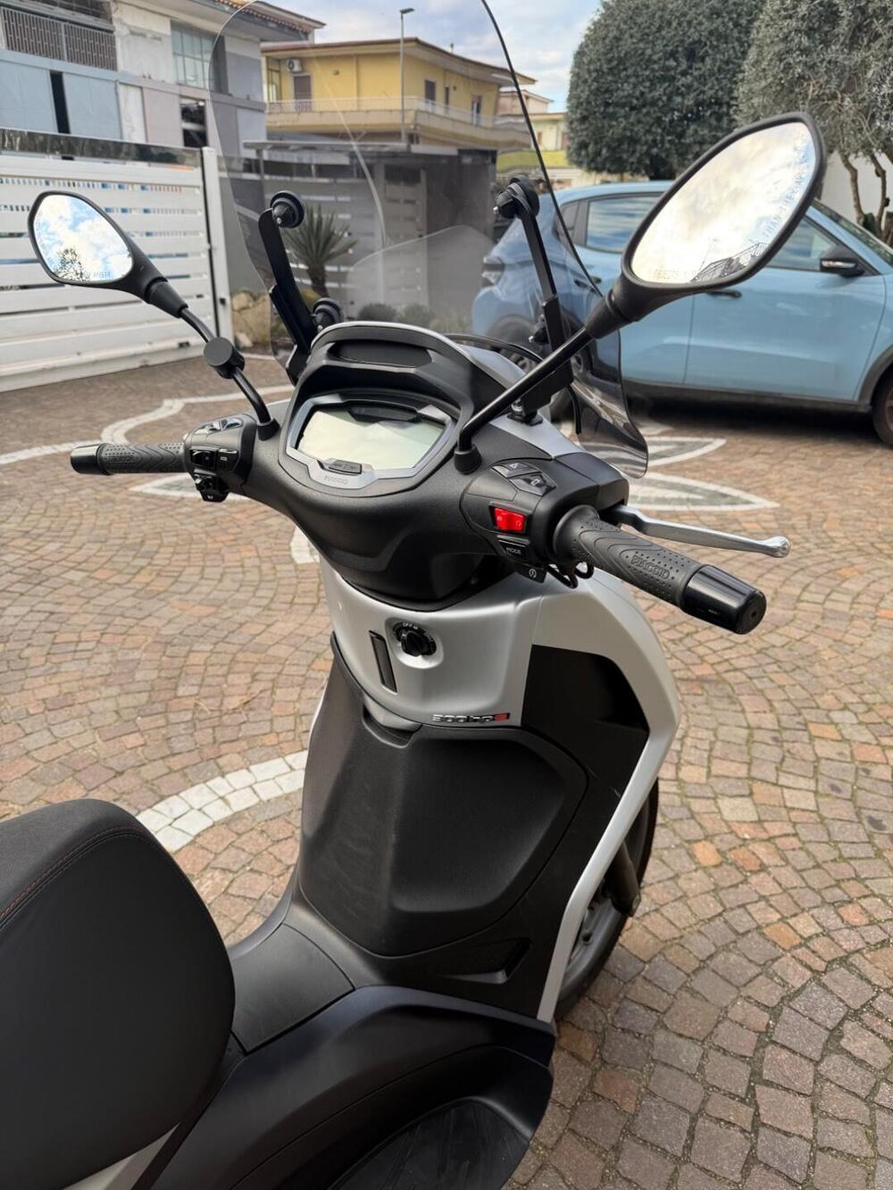 Piaggio Beverly 300 ABS-ASR (2021 - 25) (6)