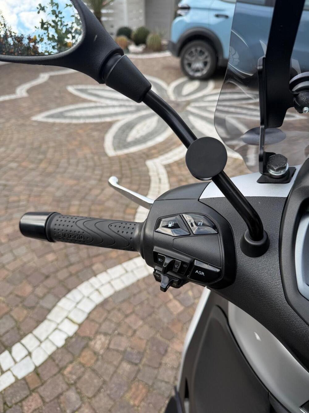 Piaggio Beverly 300 ABS-ASR (2021 - 25) (9)