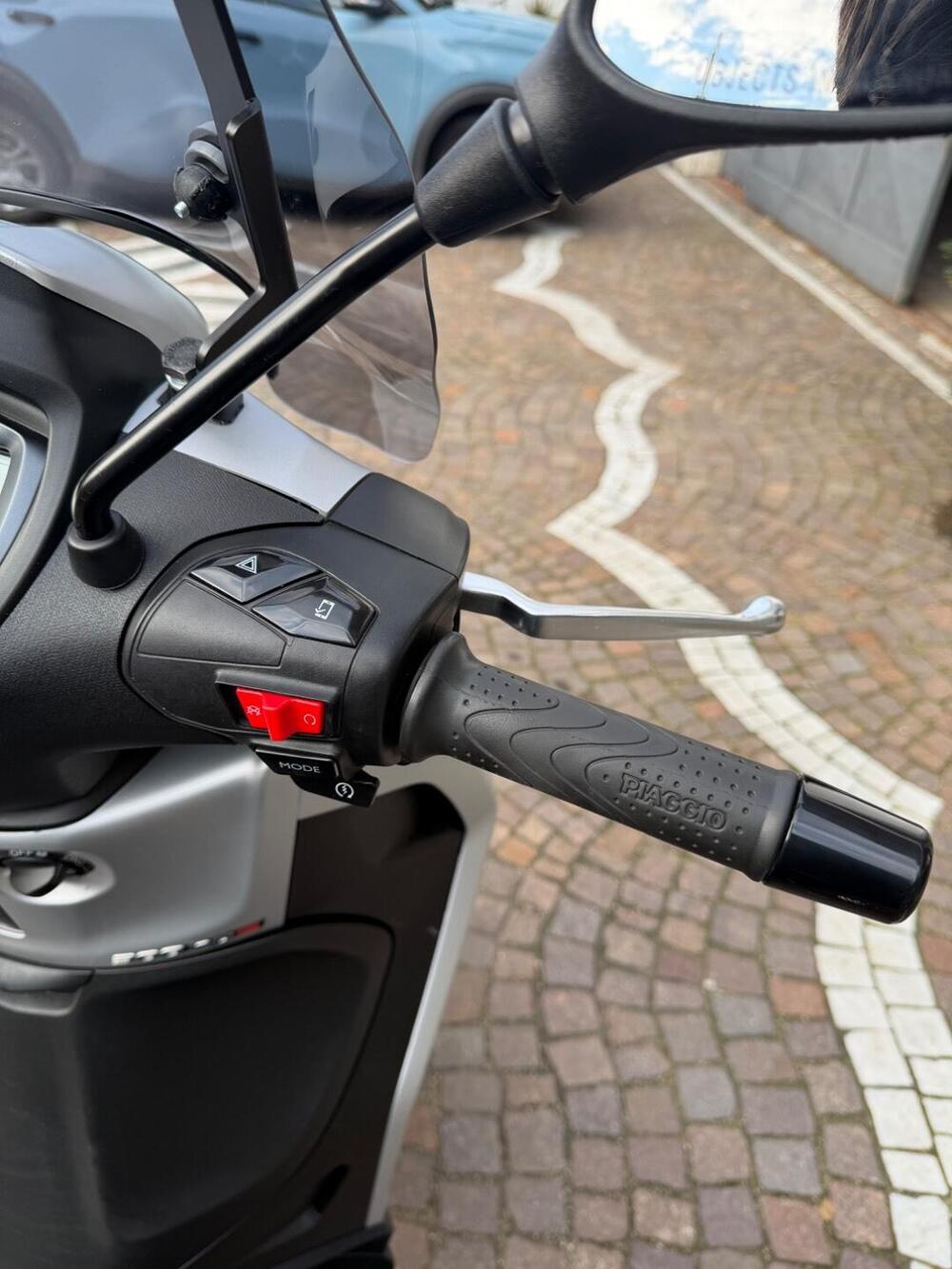 Piaggio Beverly 300 ABS-ASR (2021 - 25) (10)