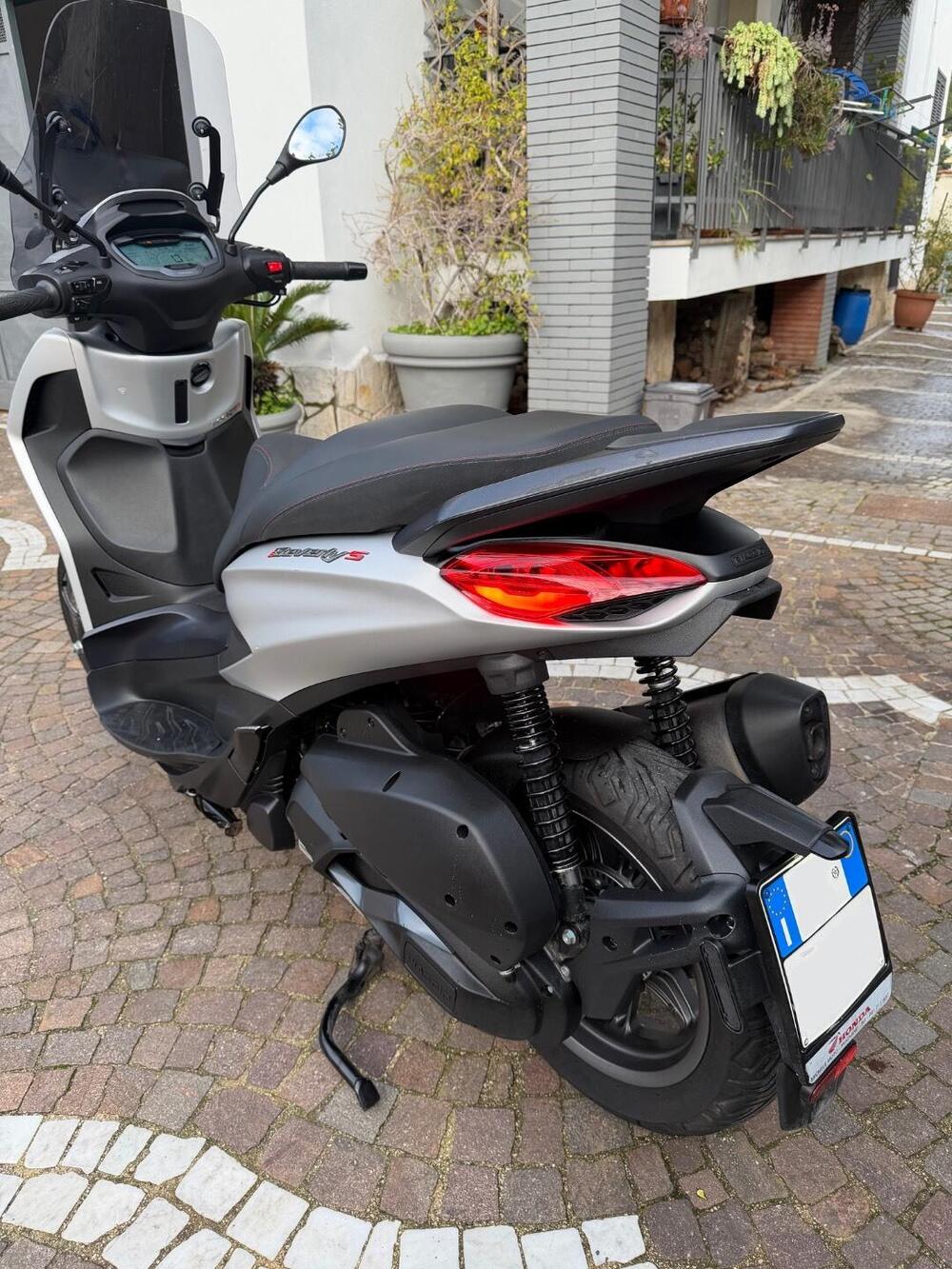 Piaggio Beverly 300 ABS-ASR (2021 - 25) (12)