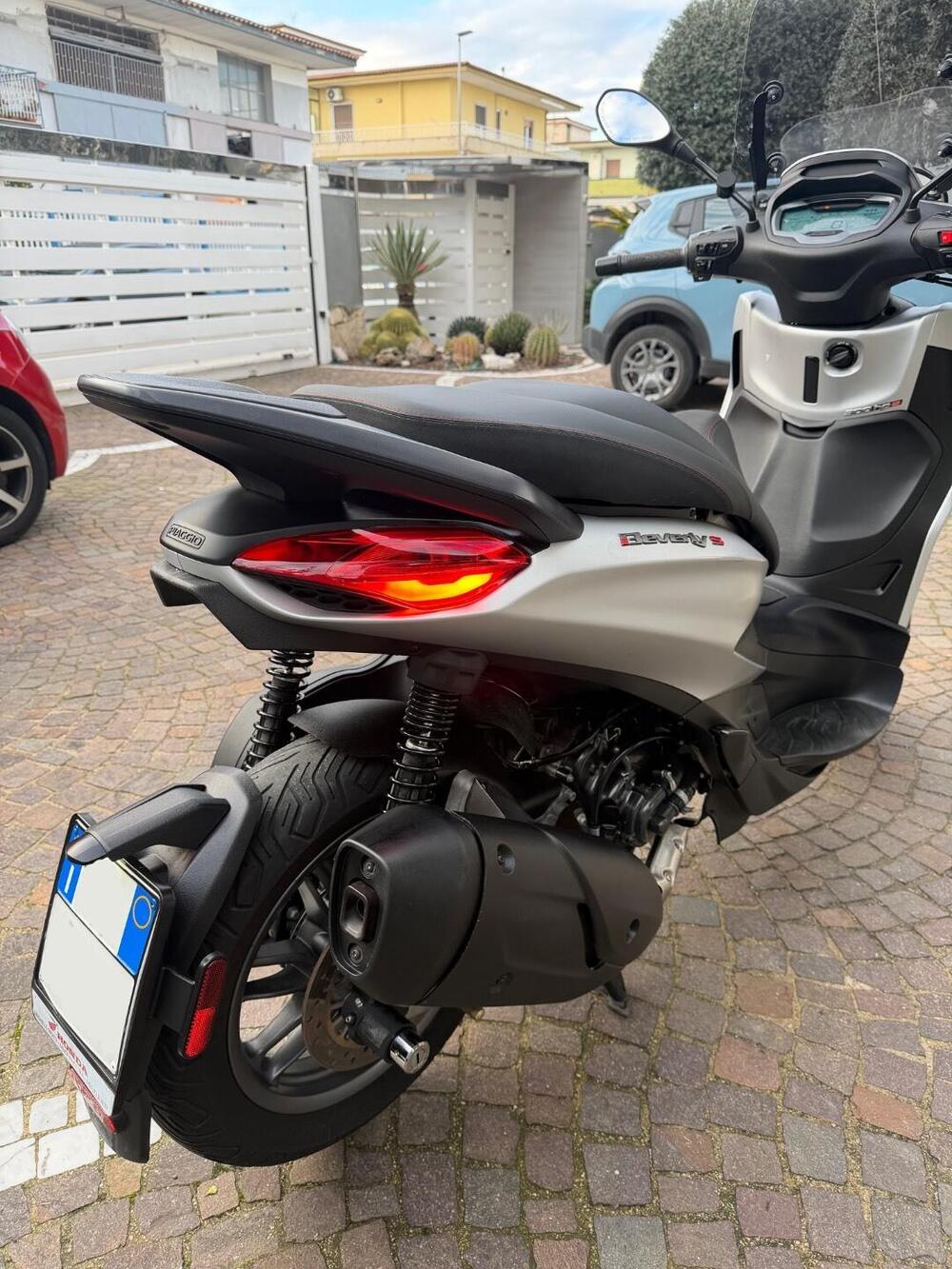 Piaggio Beverly 300 ABS-ASR (2021 - 25) (13)