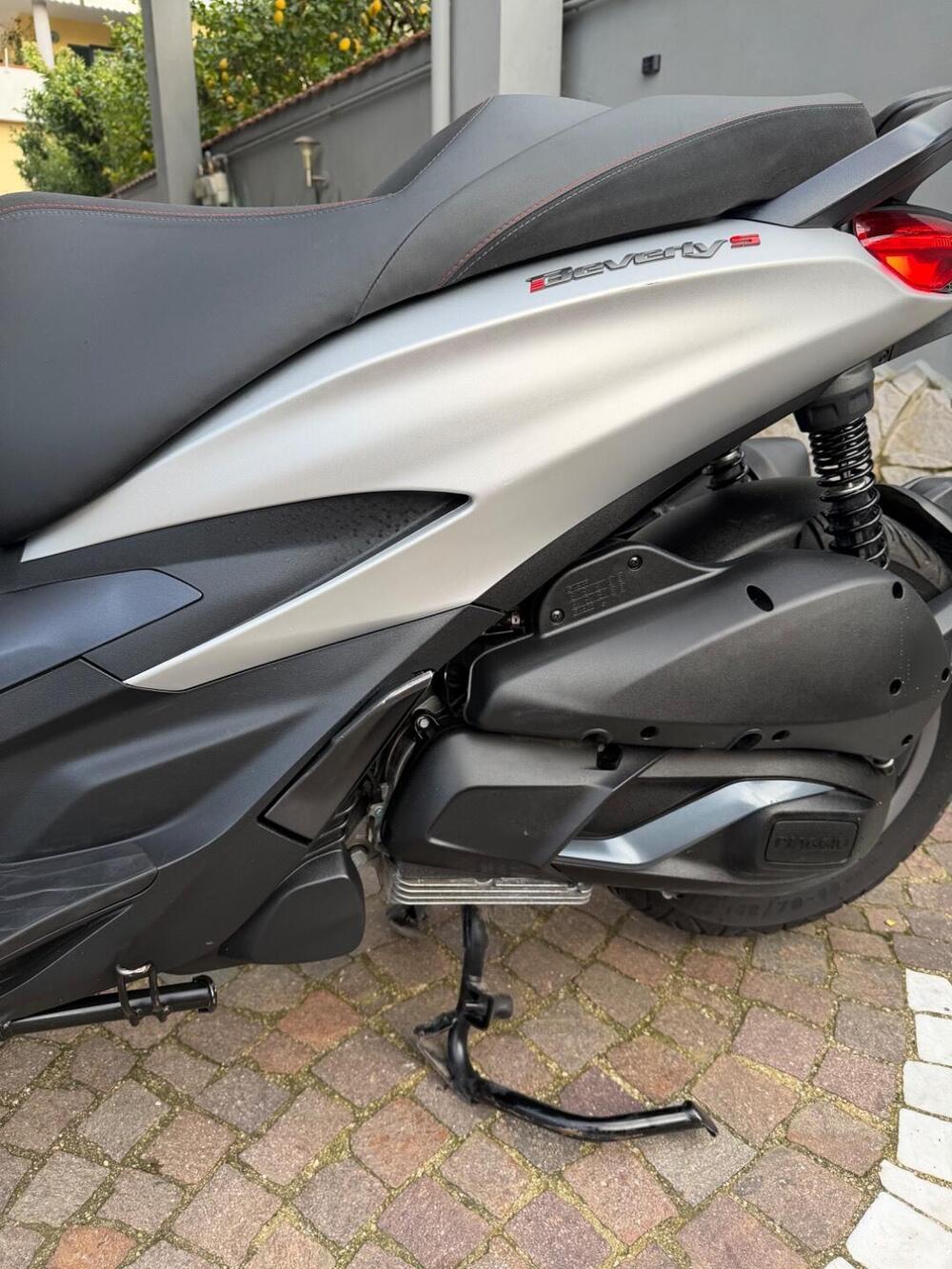 Piaggio Beverly 300 ABS-ASR (2021 - 25) (15)