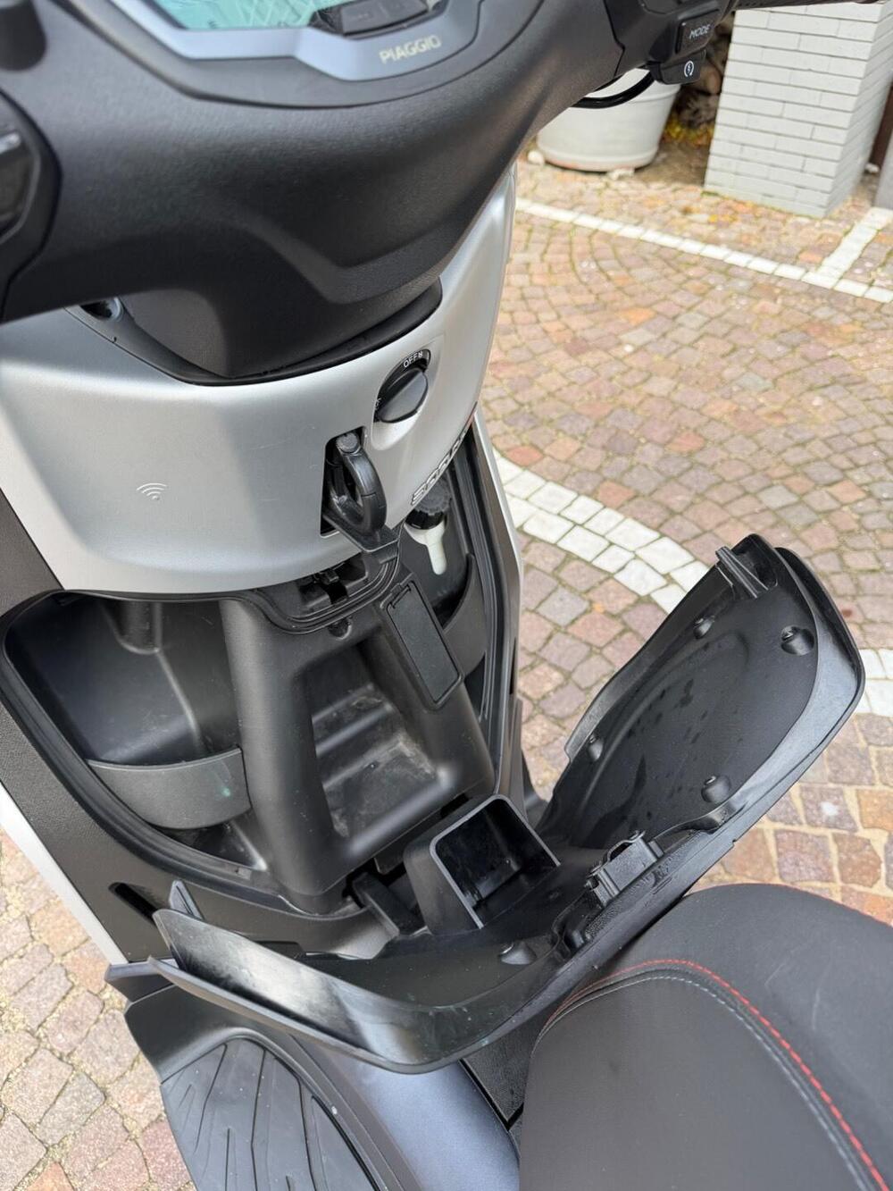 Piaggio Beverly 300 ABS-ASR (2021 - 25) (16)