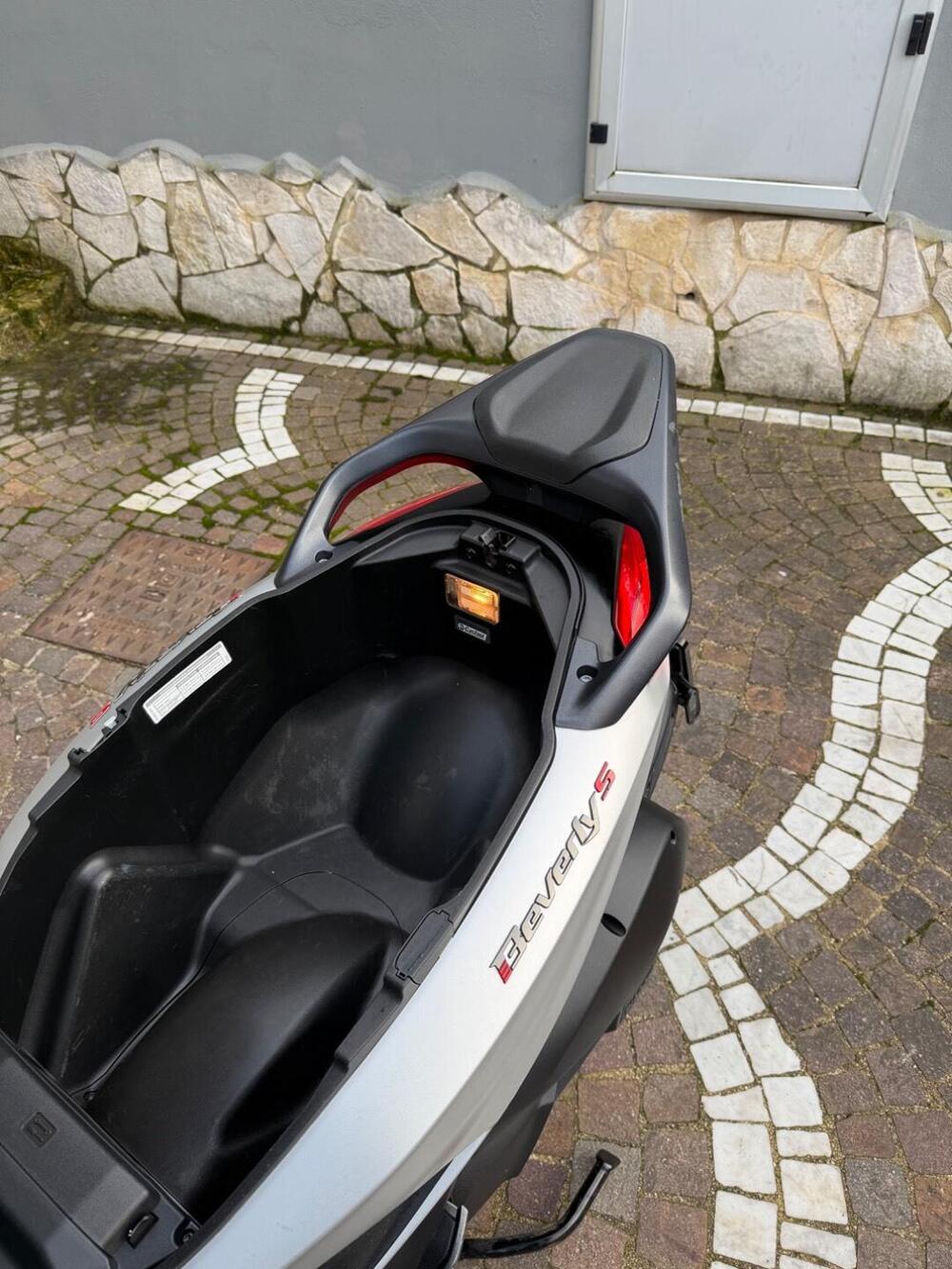 Piaggio Beverly 300 ABS-ASR (2021 - 25) (18)