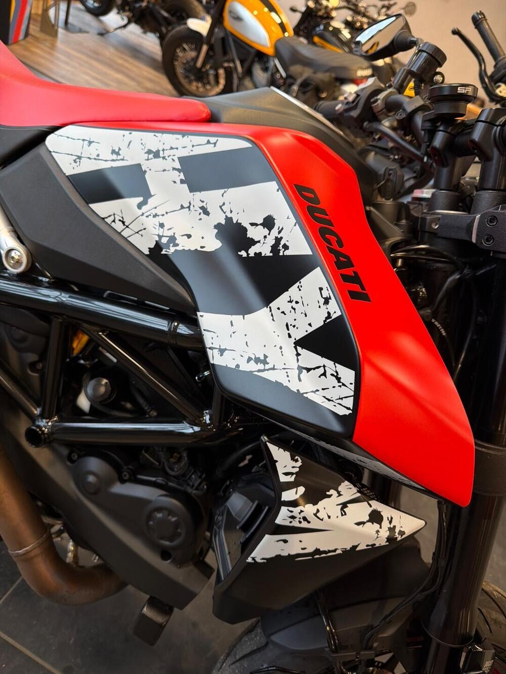 Ducati Hypermotard 950 RVE (2022 - 25) (8)