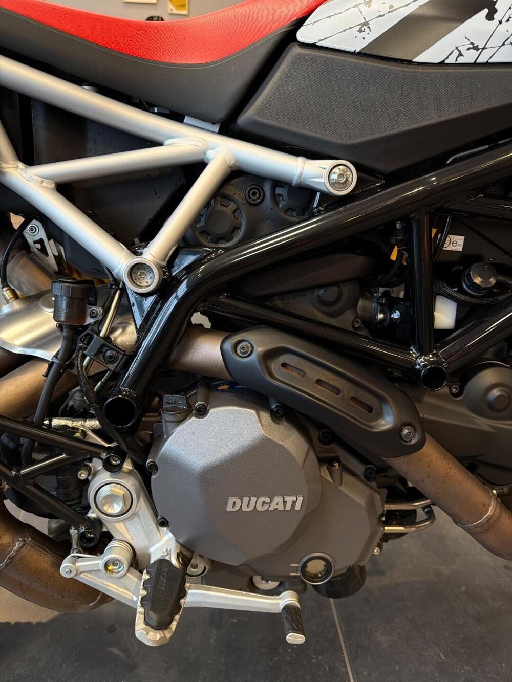 Ducati Hypermotard 950 RVE (2022 - 25) (11)