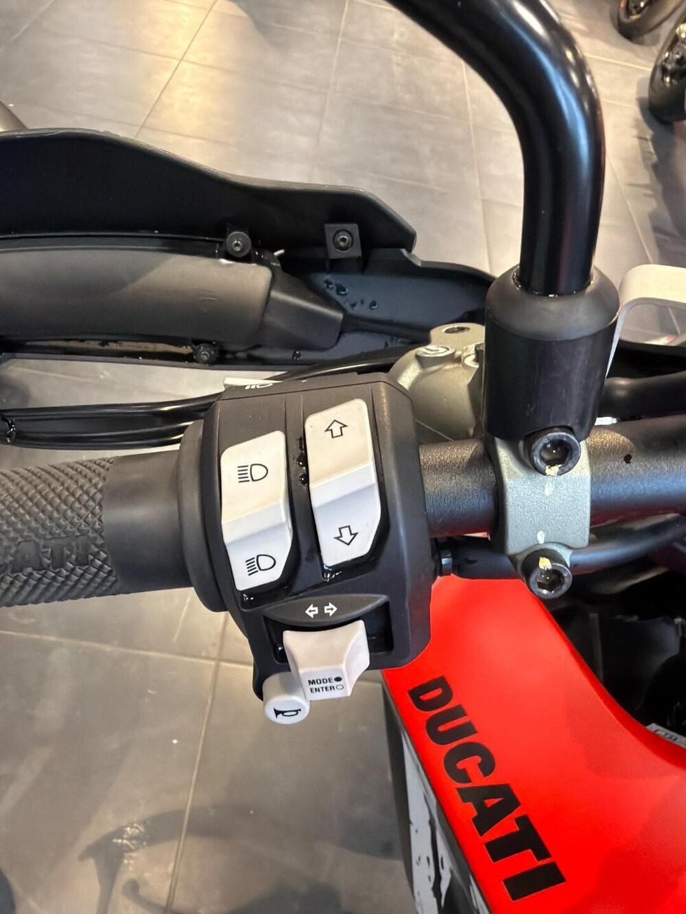 Ducati Hypermotard 950 RVE (2022 - 25) (14)