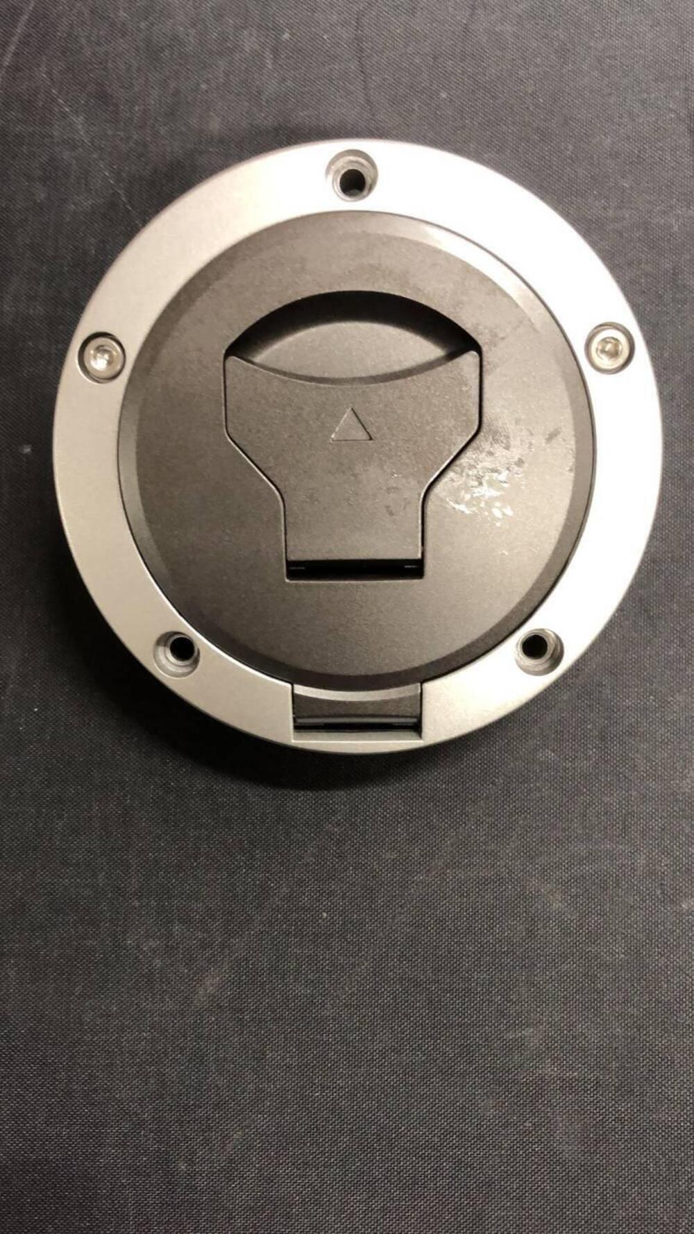 TAPPO SERBATOIO PER HONDA CBR 1000 RR-R CODICE 176