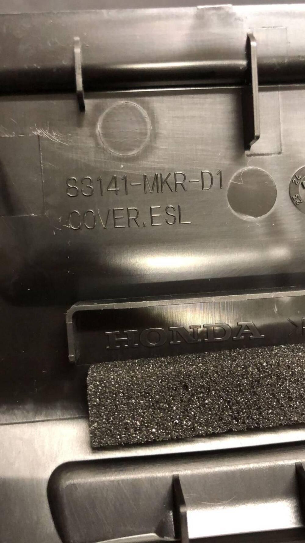 COPERCHIO ANTERIORE SERBATOIO PER HONDA CBR 1000 R (3)