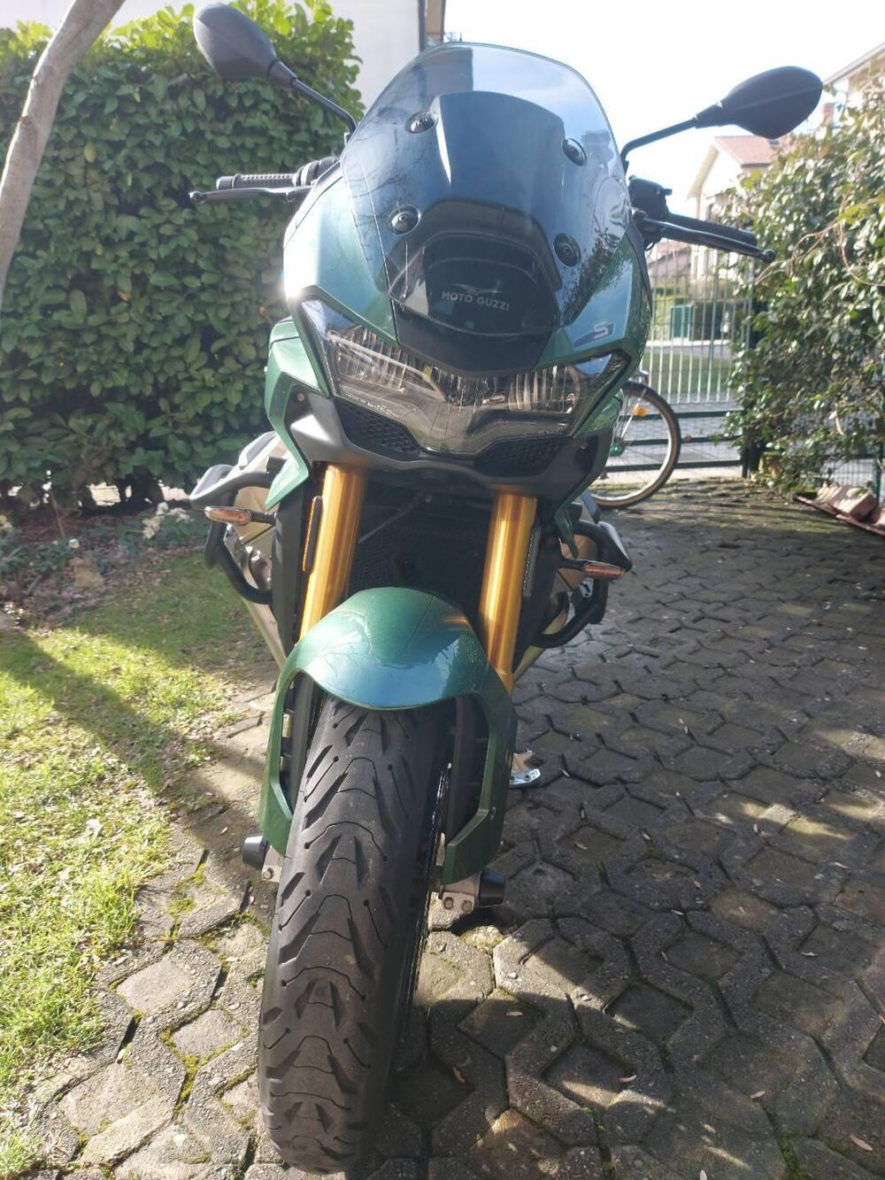 Moto Guzzi V100 Mandello S (2022 - 24) (8)