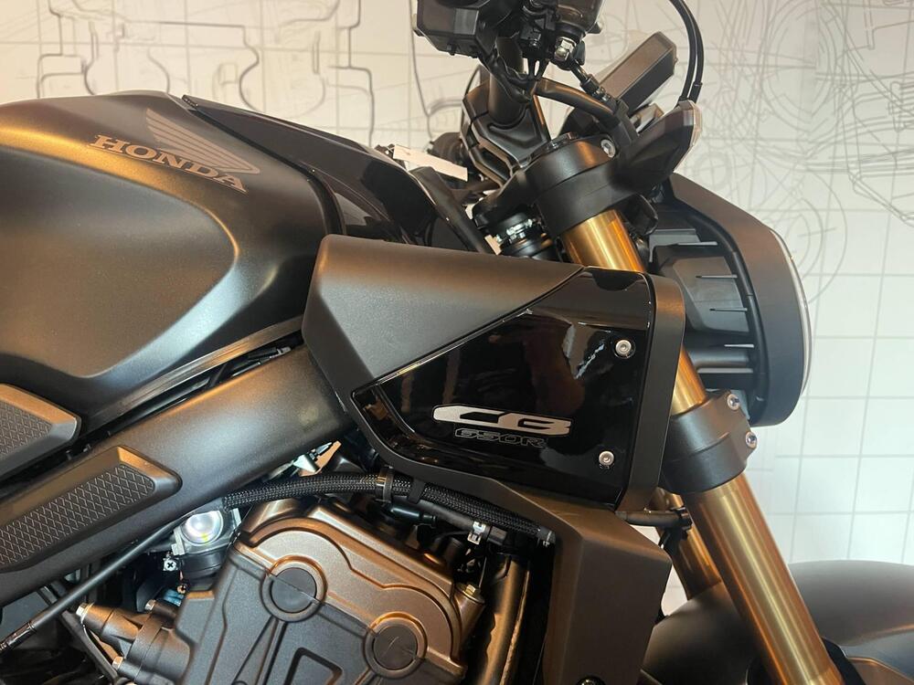 Honda CB 650 R E-Clutch (2024 - 26) (2)