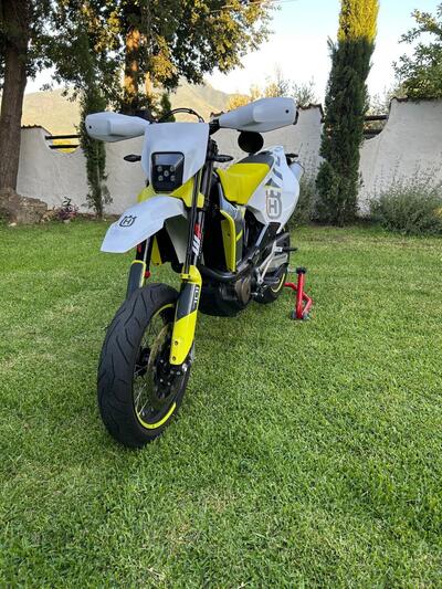 Husqvarna 701 Supermoto (2023 - 25) usata