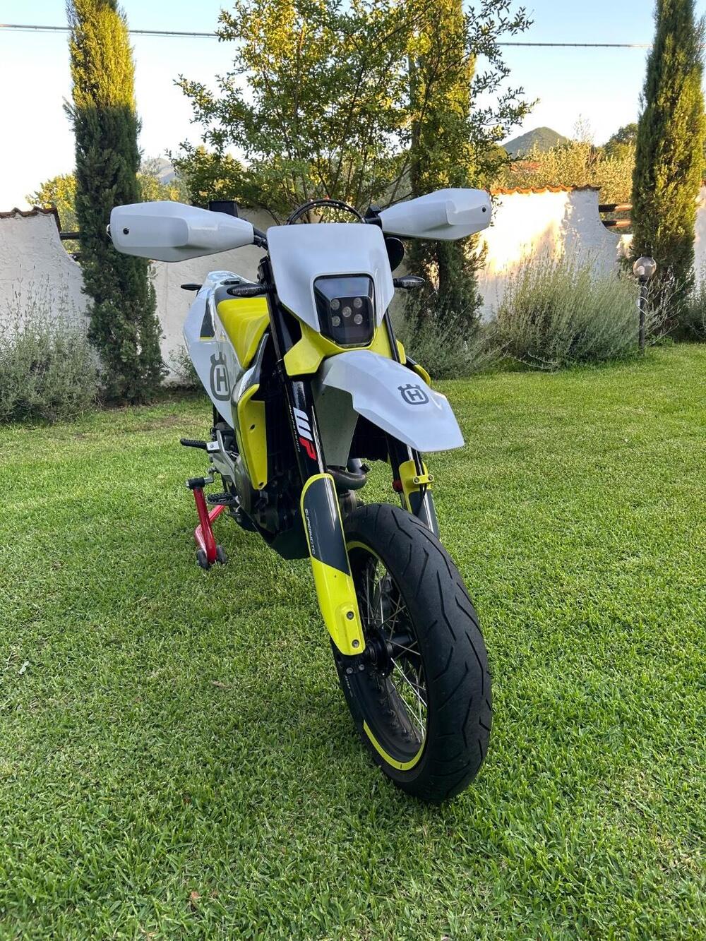 Husqvarna 701 Supermoto (2023 - 25) (3)