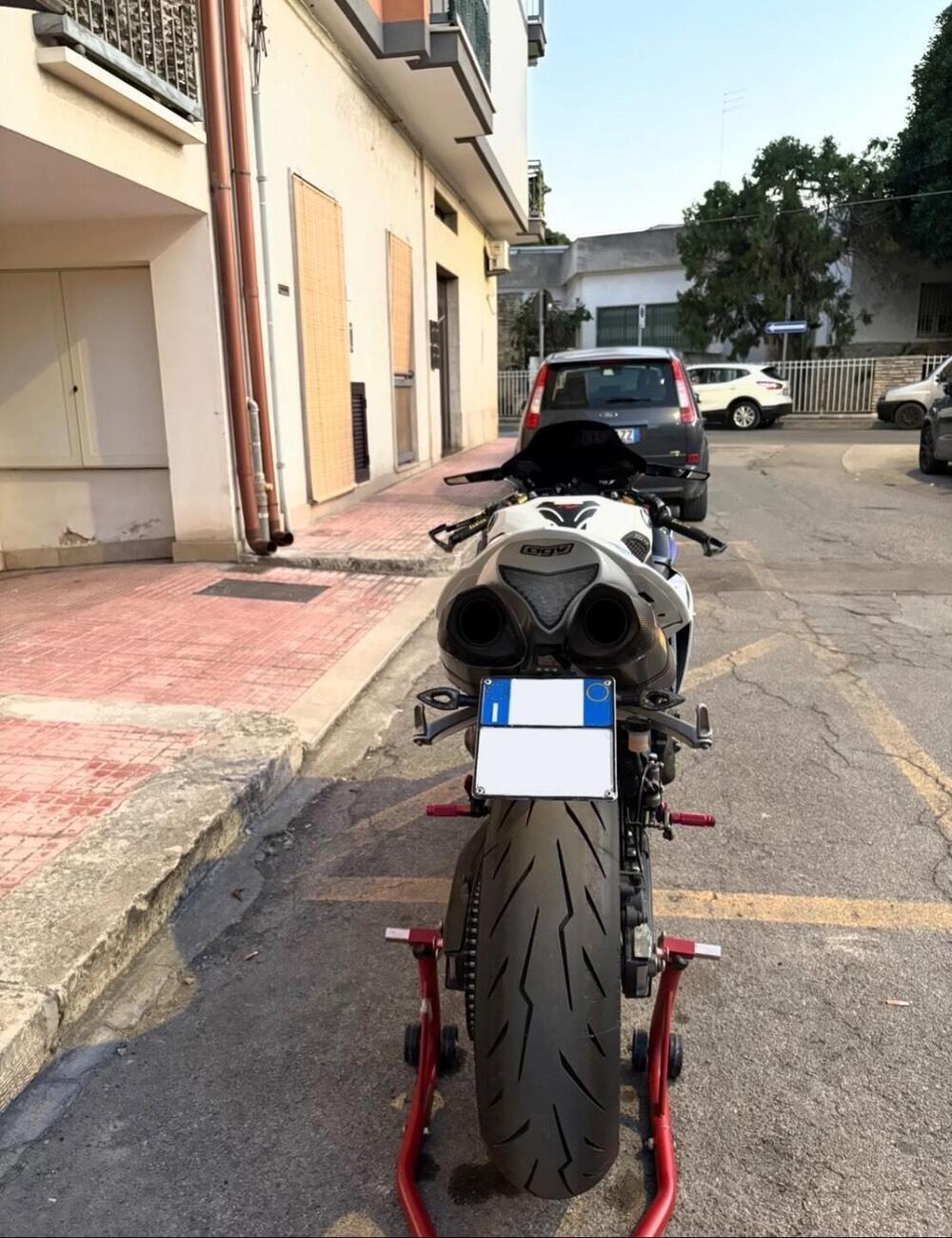 Yamaha YZF R1 (2009 - 11) (2)