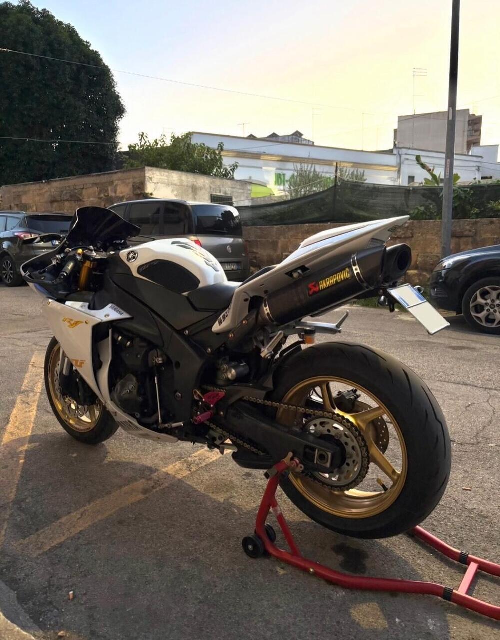 Yamaha YZF R1 (2009 - 11) (4)