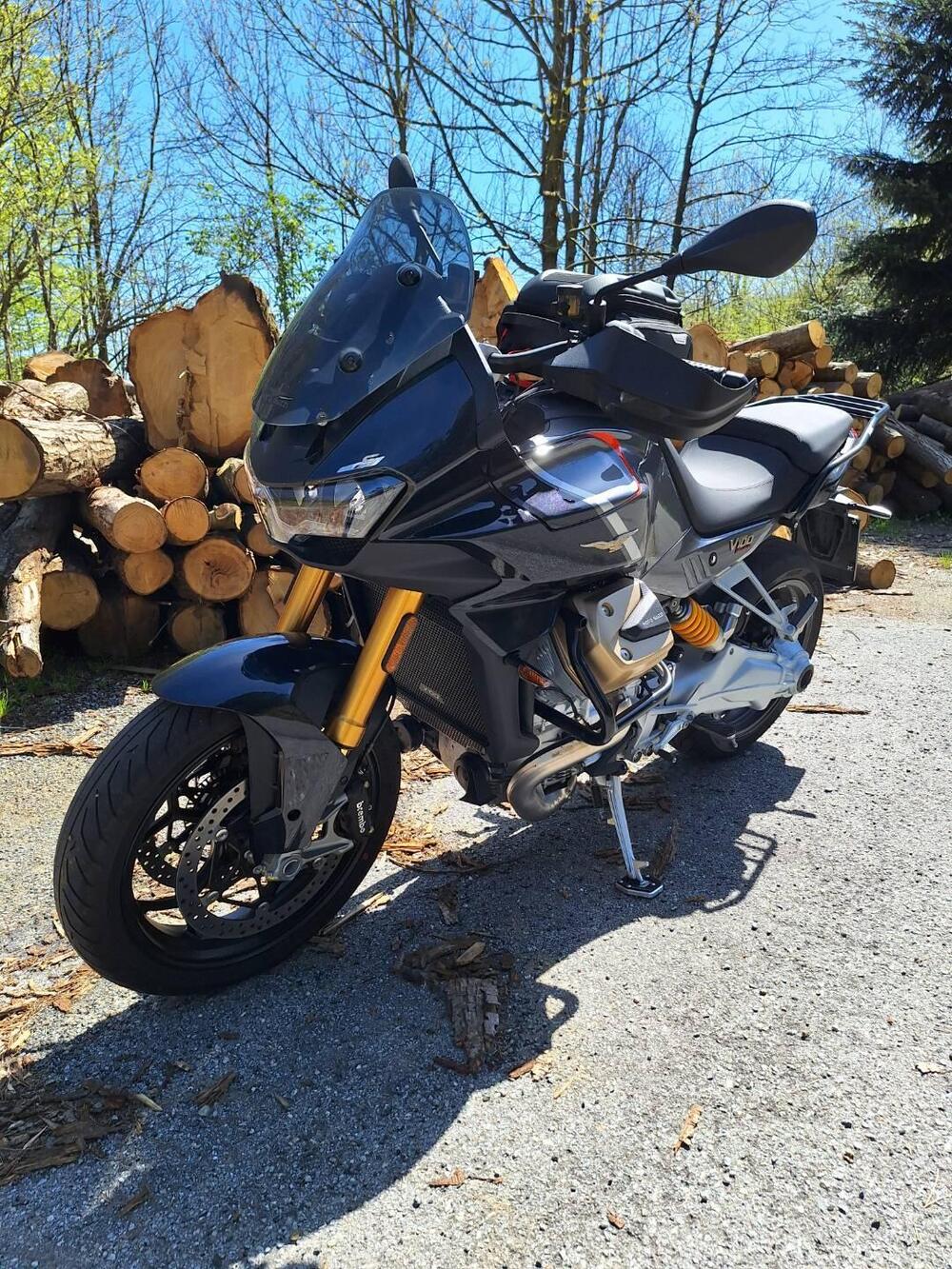 Moto Guzzi V100 Mandello S (2022 - 24)