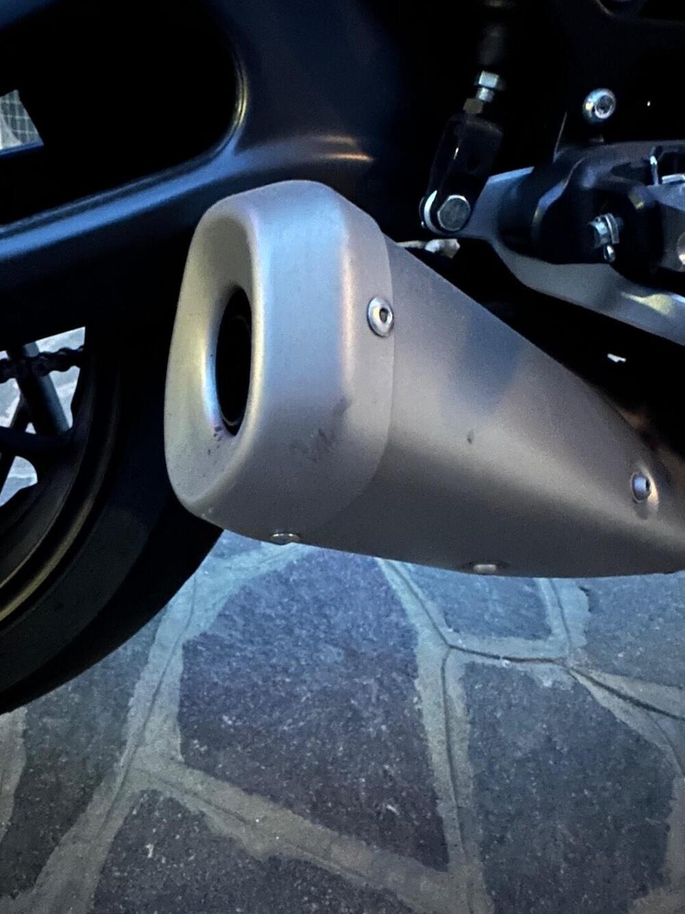 Yamaha YZF R7 (2021 - 25) (10)