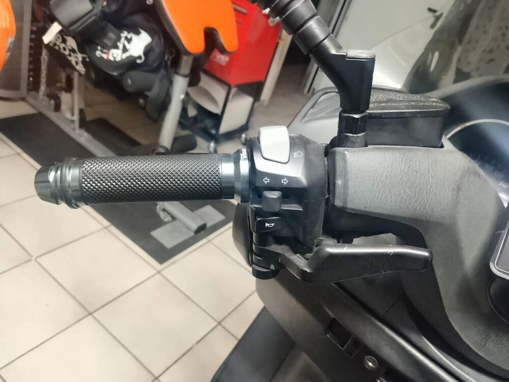 Yamaha Majesty 400 (2004 - 08) (9)