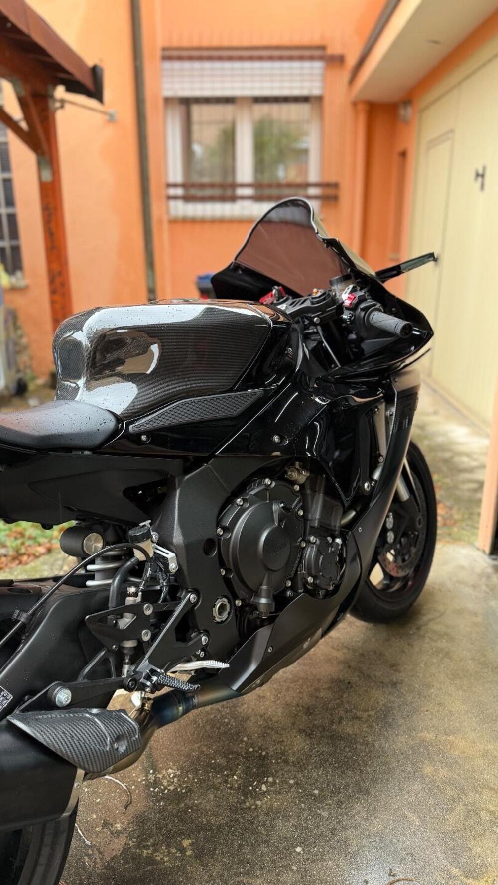 Yamaha YZF R1 (2020 - 25) (2)