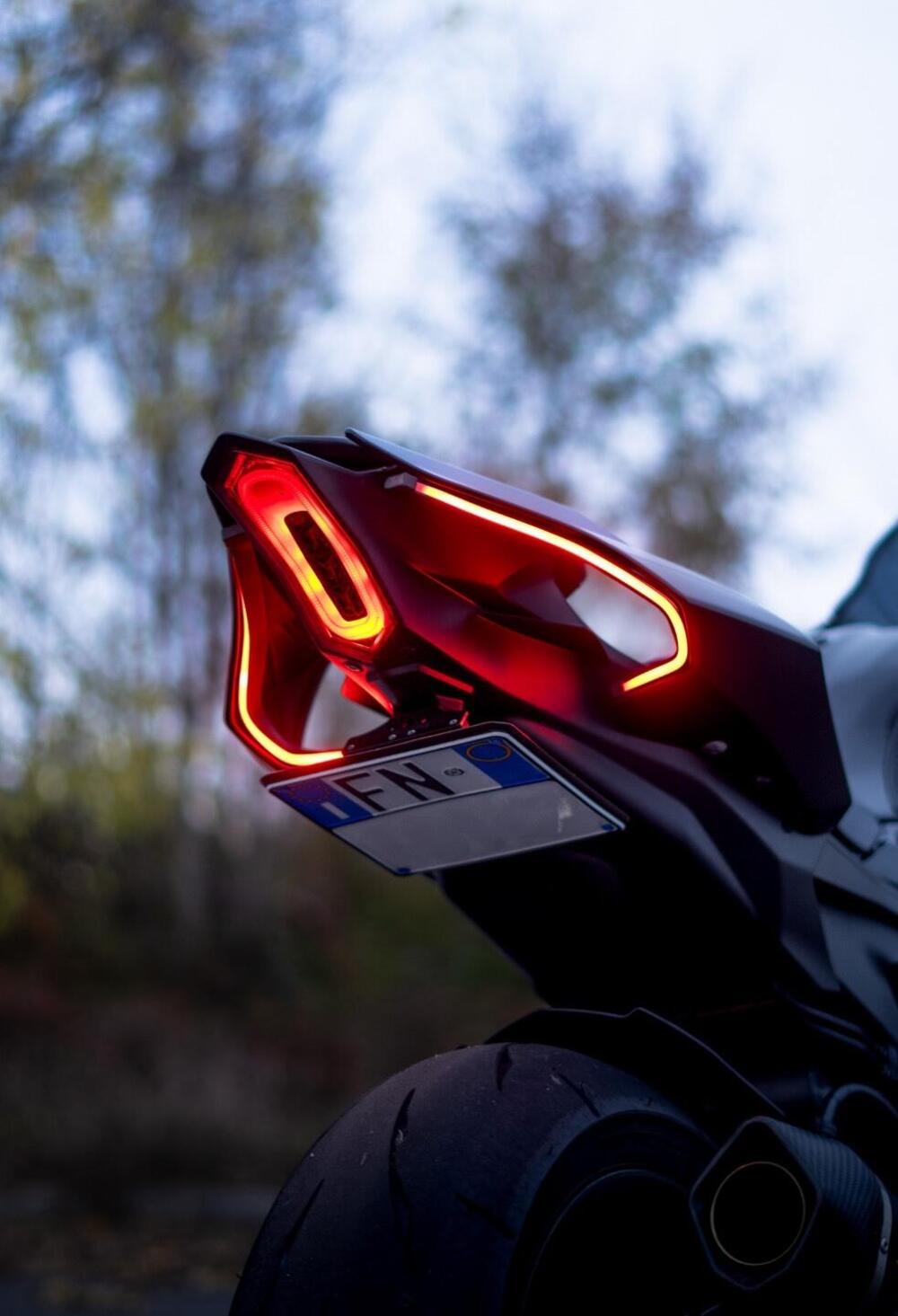 Yamaha YZF R1 (2020 - 25) (7)