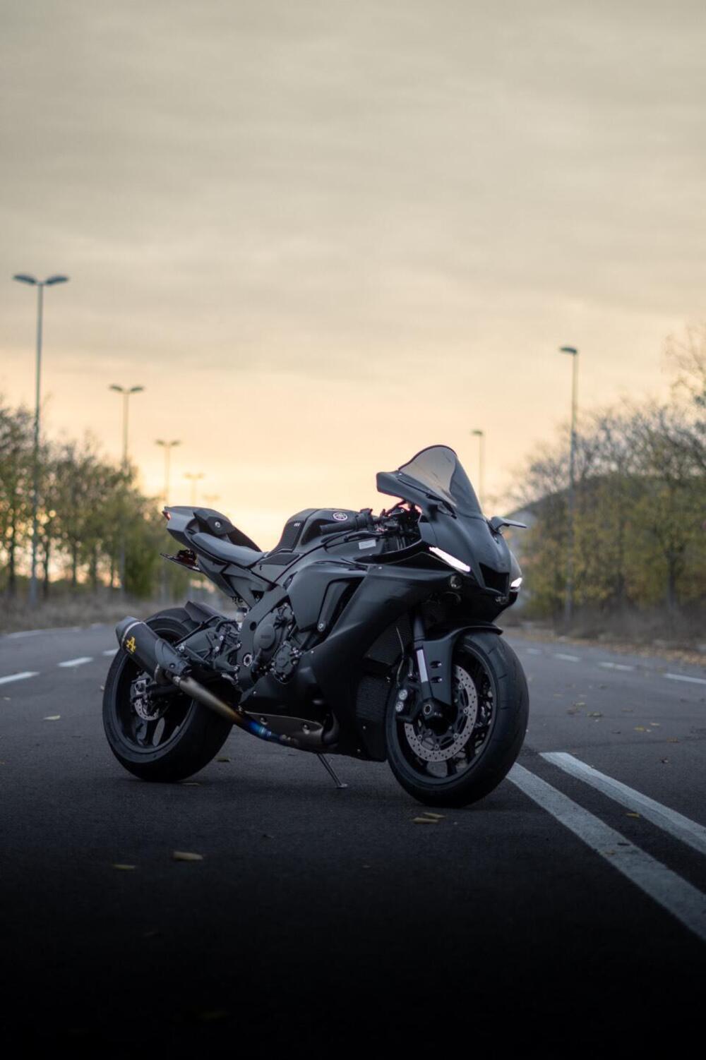 Yamaha YZF R1 (2020 - 25) (8)