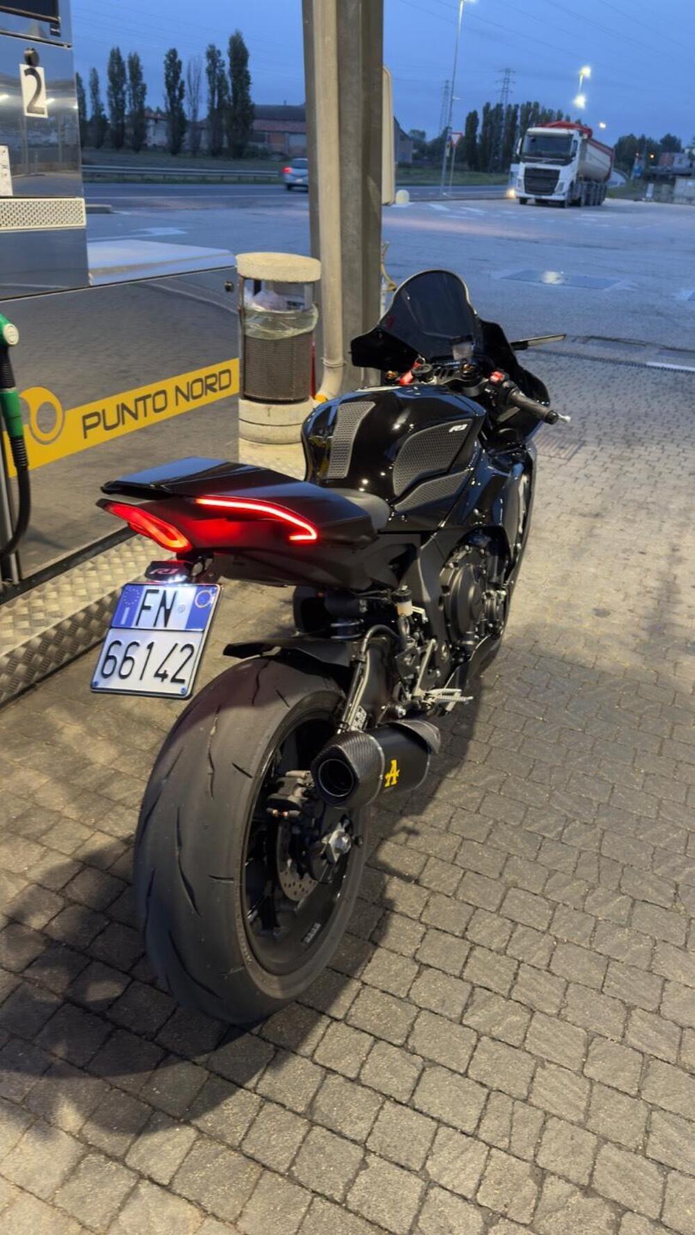 Yamaha YZF R1 (2020 - 25) (11)