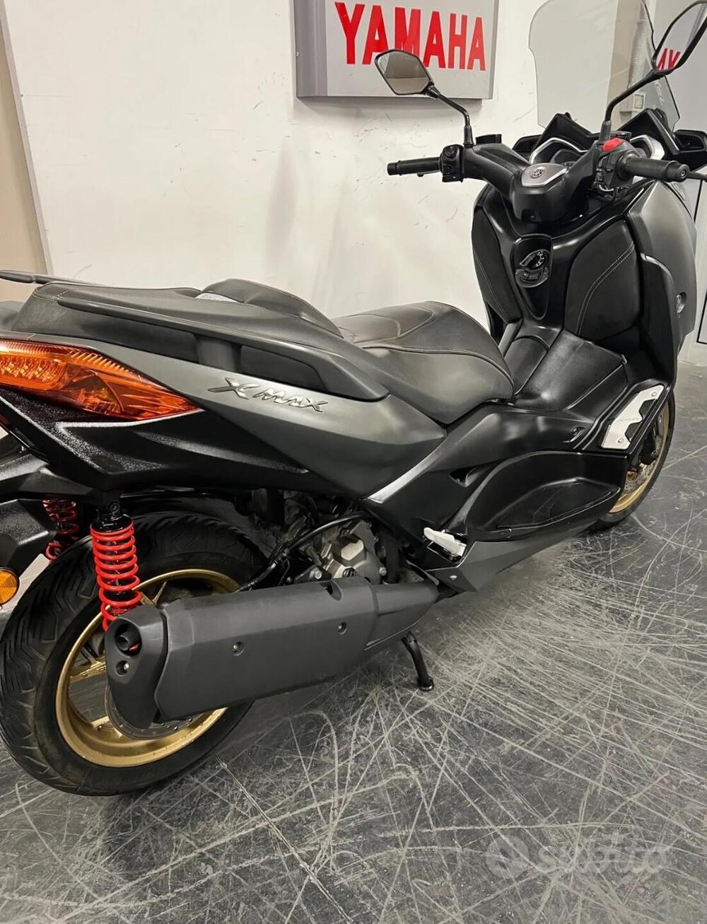 Yamaha X-Max 300 Tech Max (2020) (4)