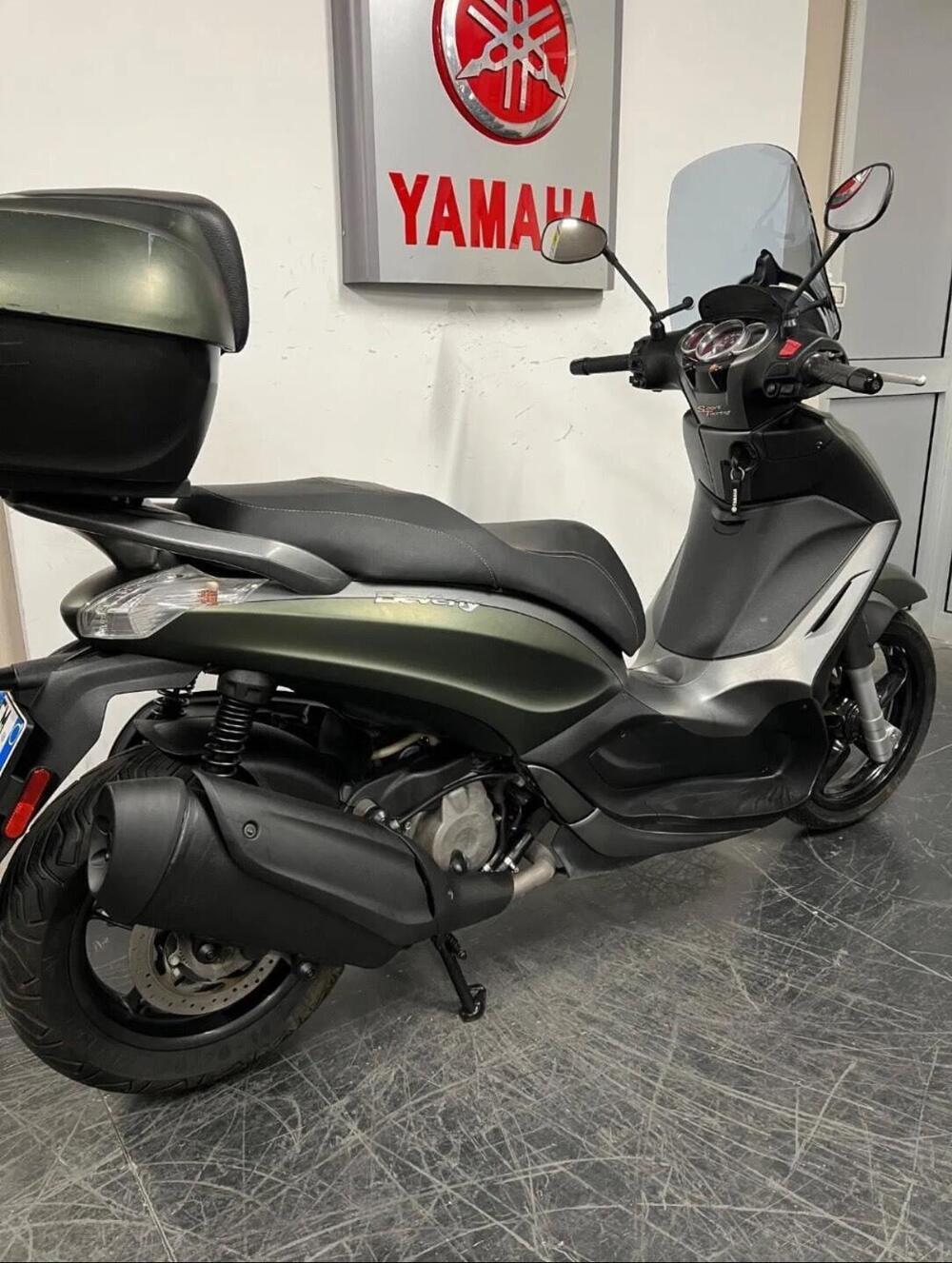 Piaggio Beverly 350 SportTouring ie ABS (2011 - 17) (4)