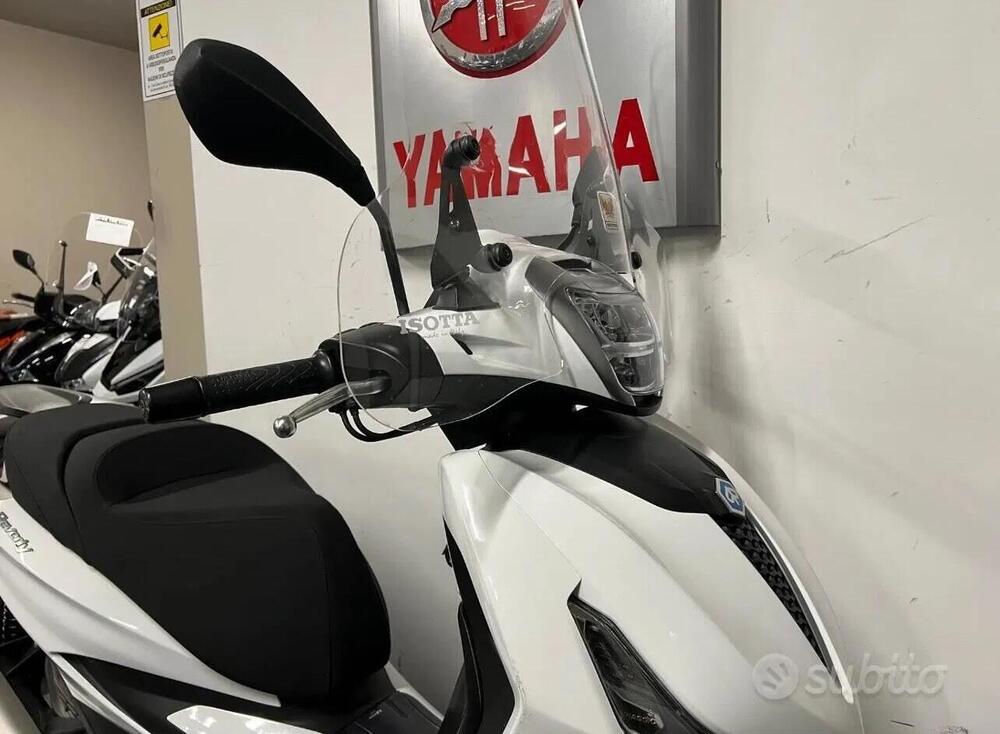 Piaggio Beverly 300 S ABS-ASR (2021 - 25) (2)