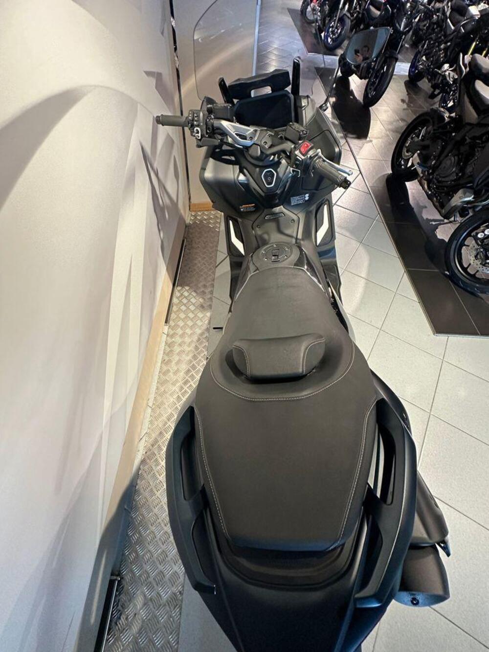 Yamaha T-Max 560 Tech Max (2022 - 24) (3)