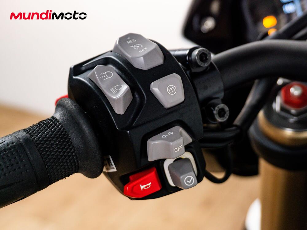 Triumph Speed Triple 1050 S ABS (2016 - 17) (17)