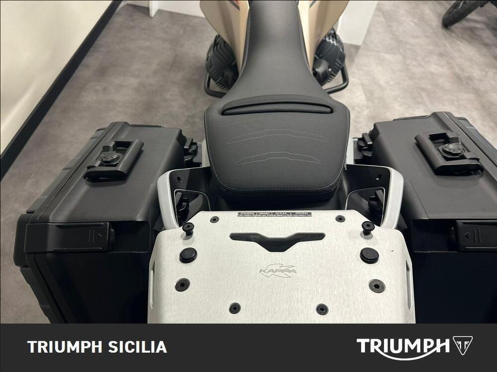 Moto Guzzi V85 TT Travel (2024 - 26) (17)