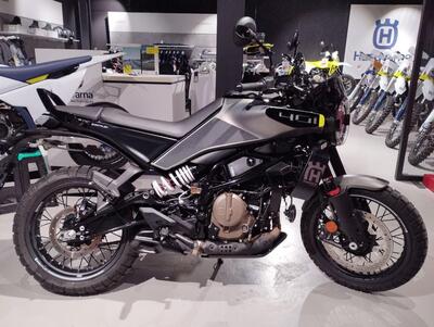 Husqvarna Svartpilen 401 (2024 - 26) usata