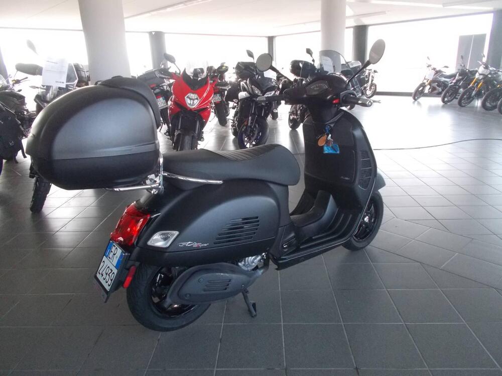 Vespa GTS 300 Super Notte (2018 - 20) (2)