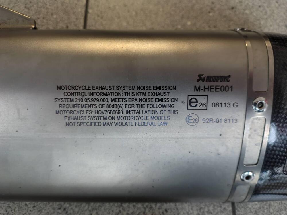 Terminale Akrapovic "Slip-on Line" Husqvarna Vitpi (5)