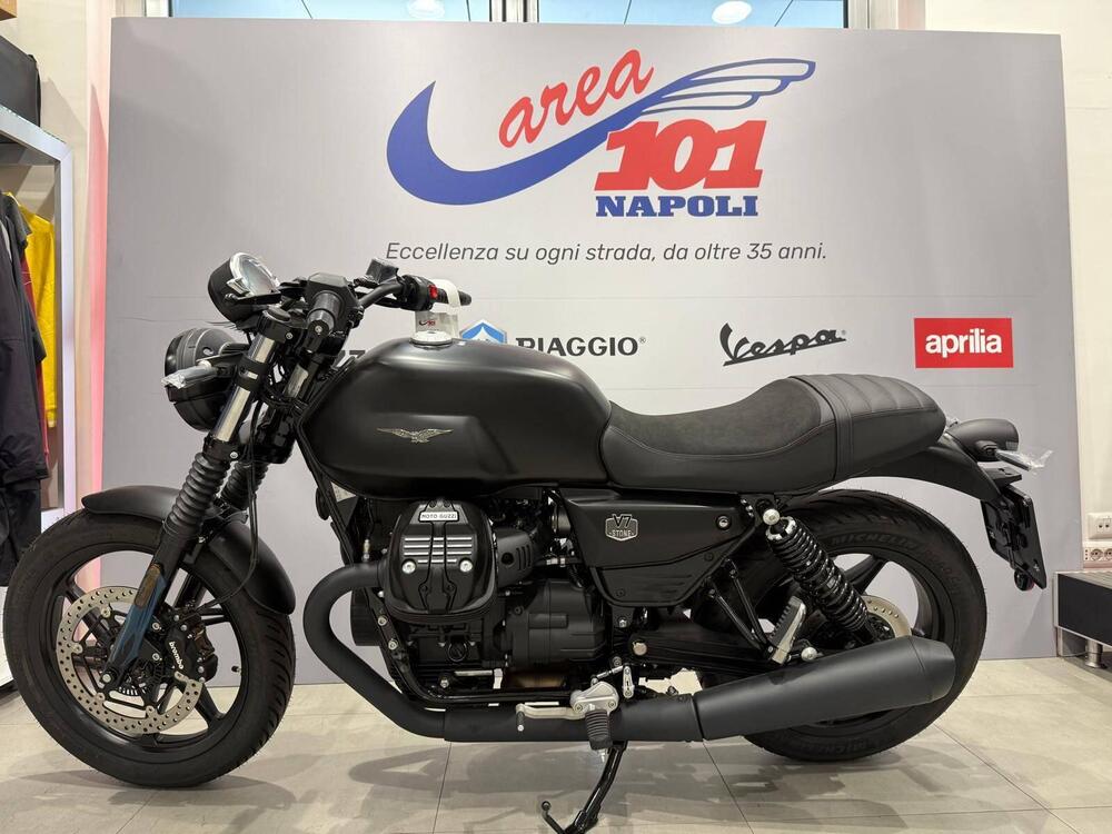 Moto Guzzi V7 Stone (2025 - 26)
