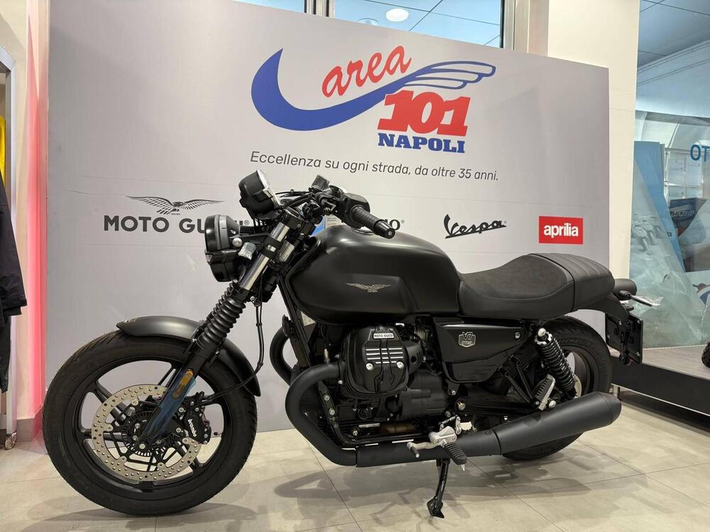 Moto Guzzi V7 Stone (2025 - 26) (2)