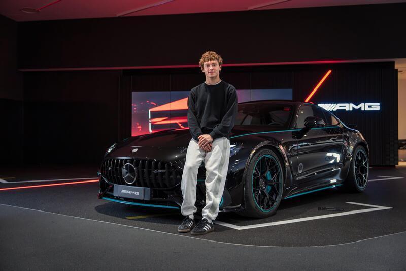 Antonelli e la sua nuova Mercedes-AMG GT 63 Pro Motorsport Collectors Edition