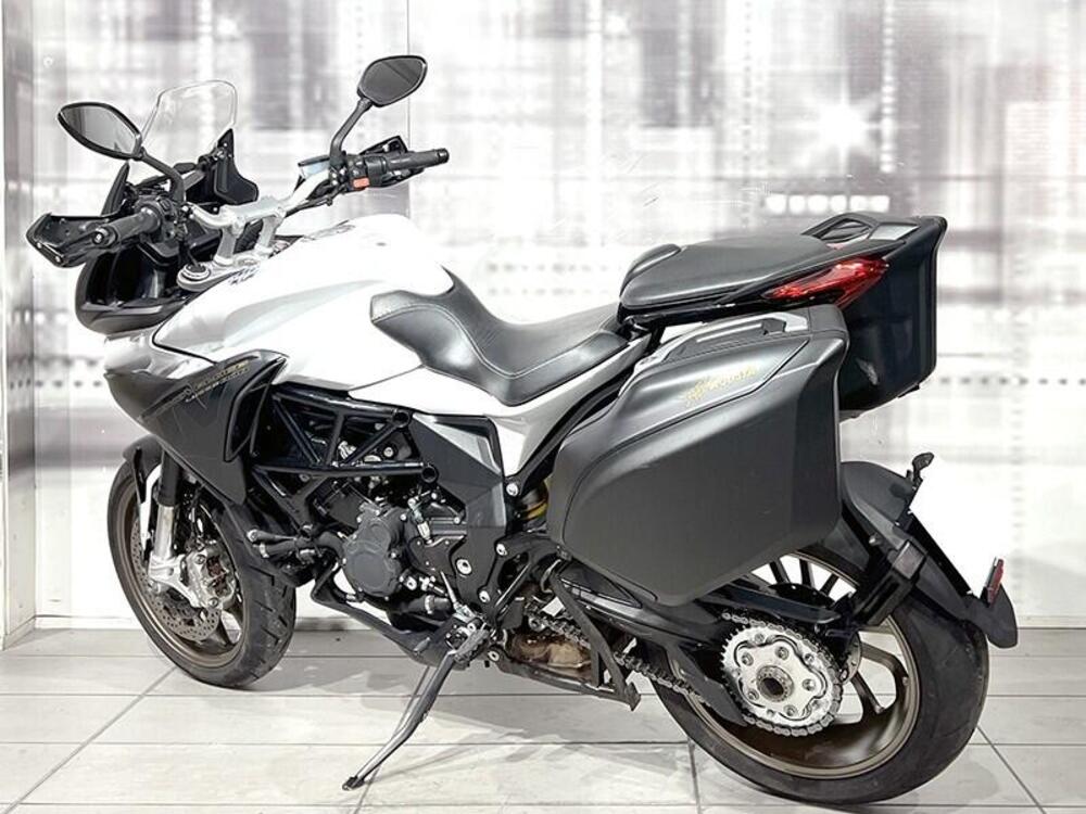 MV Agusta Turismo Veloce 800 Lusso SCS (2017 - 20) (2)