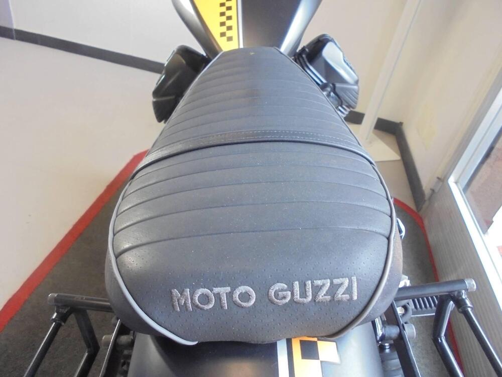Moto Guzzi V9 Bobber (2016 - 18) (6)