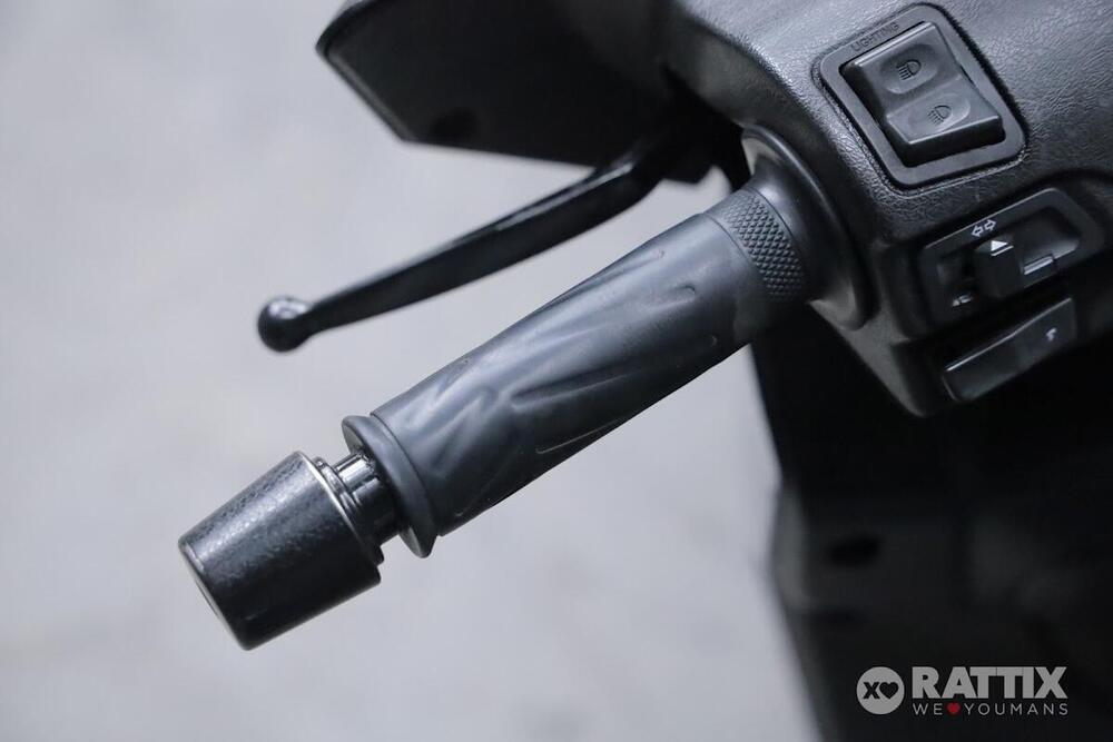 Yamaha X-Max 250 (2007 - 09) (11)