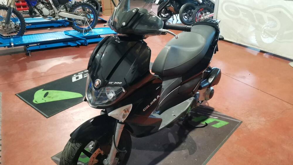 Gilera Runner 200 ST (3)