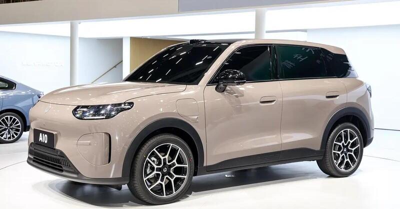 Leapmotor A10 debutta a Bruxelles: il nuovo SUV elettrico cinese arriva in Italia nel 2026