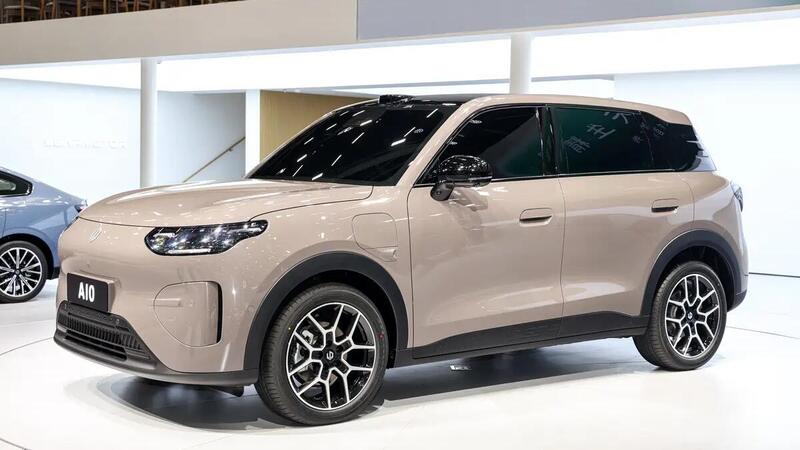Leapmotor A10 debutta a Bruxelles: il nuovo SUV elettrico cinese arriva in Italia nel 2026