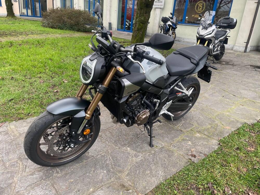 Honda CB 650 R E-Clutch (2024 - 26) (4)