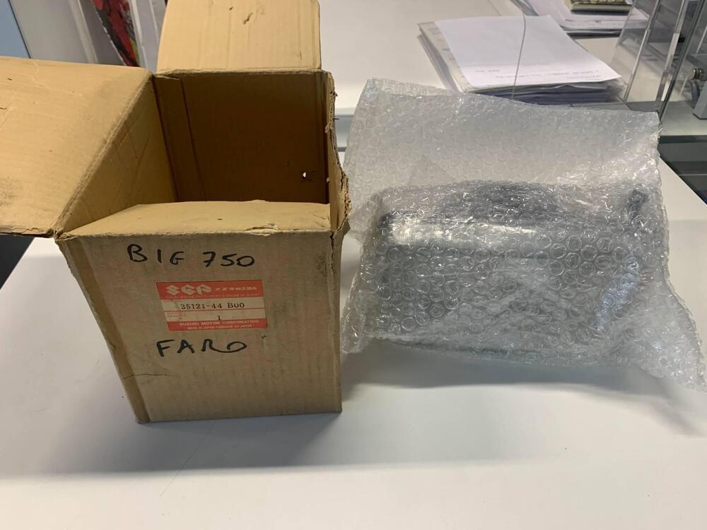 Faro anteriore per Suzuki DR 750 BIG Cod: 35121-44 (2)