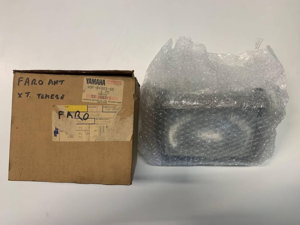 Faro anteriore completo di attacchi per Yamaha XT (4)