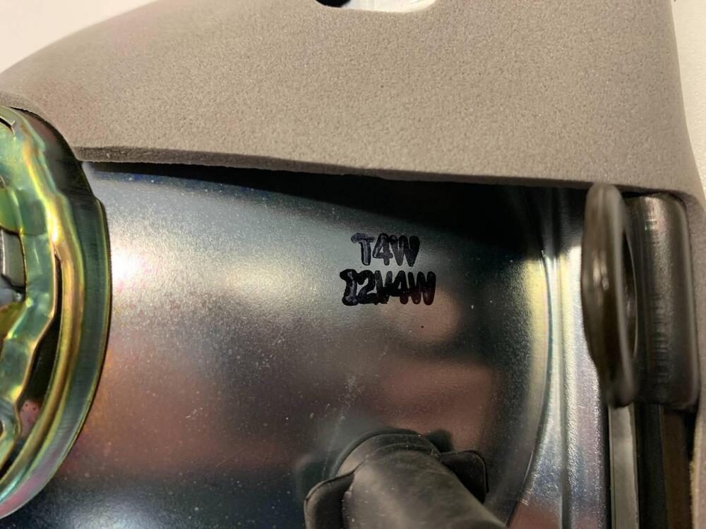 Faro anteriore completo di attacchi per Yamaha XT (2)