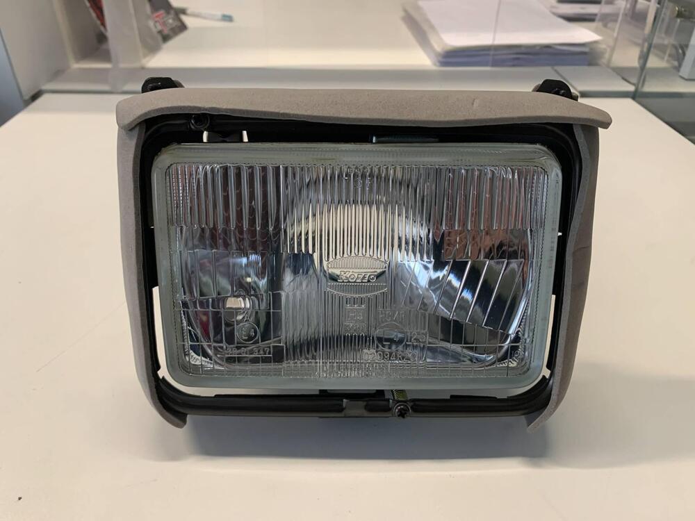 Faro anteriore completo di attacchi per Yamaha XT