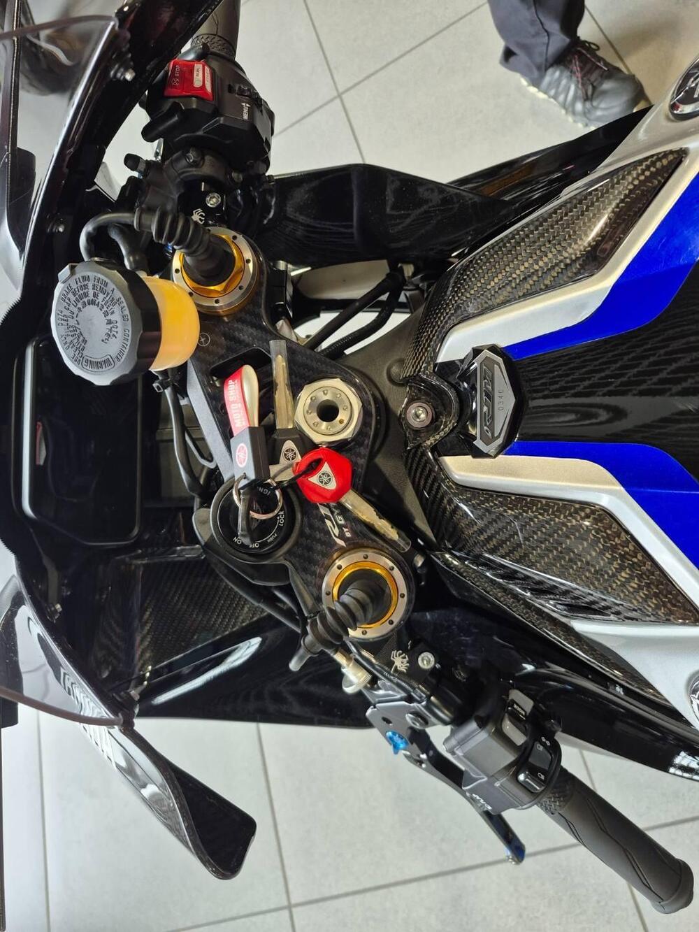 Yamaha YZF R1M (2020 - 25) (7)